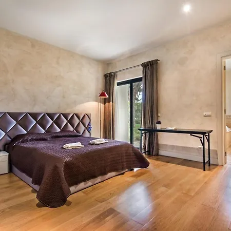Villa Sleeps 12 With Pool Air Con And Wifi *