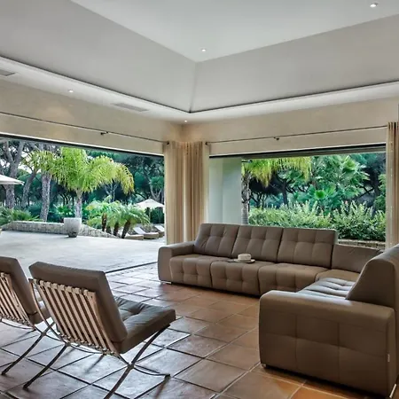 Villa Sleeps 12 With Pool Air Con And Wifi