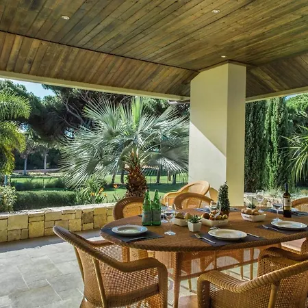 Sleeps 12 With Pool Air Con And Wifi