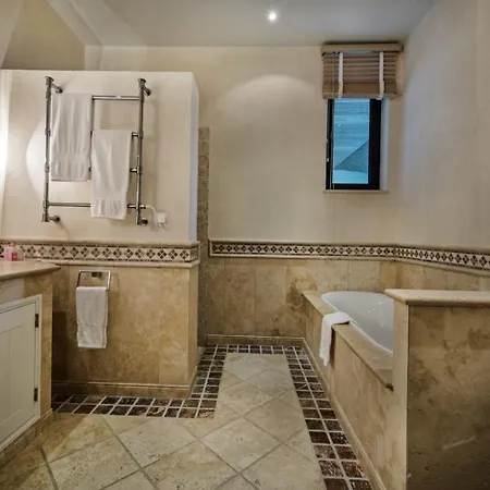 Sleeps 12 With Pool Air Con And Wifi Benfarras