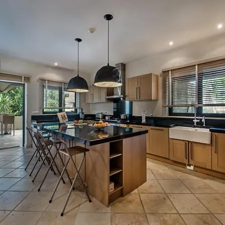 Sleeps 12 With Pool Air Con And Wifi Villa *